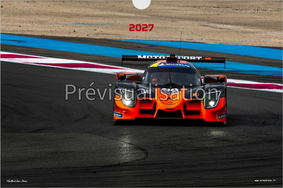 Le Castellet — Calendrier mural Couverture du calendrier mural 2027 avec un prototype de course orange sur le circuit du Castellet