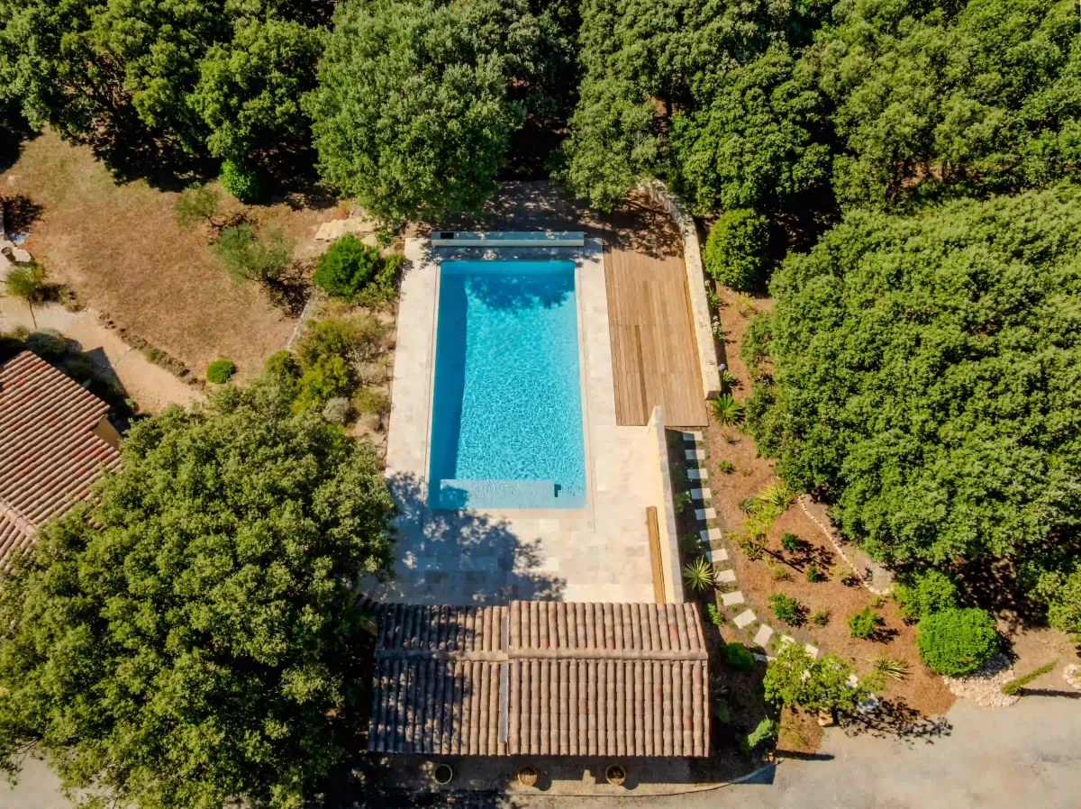 Photo aérienne piscine et terrasse 