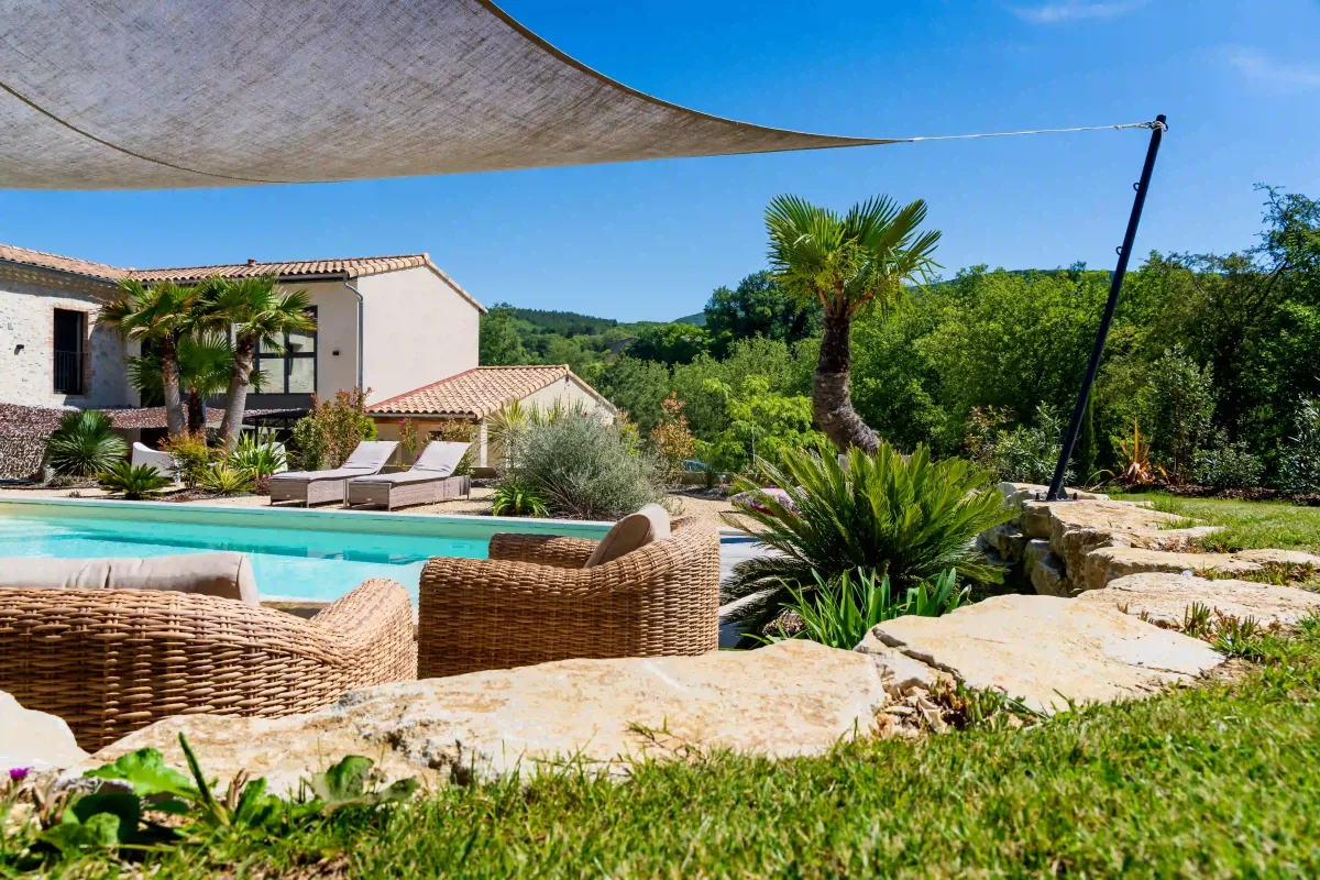 Piscine et ombrage