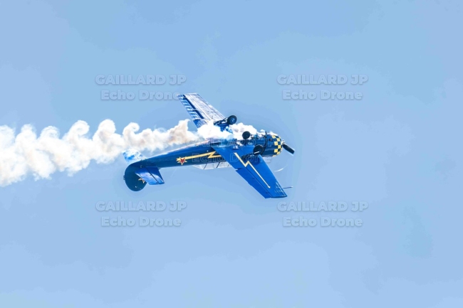 North American T-6 Texan en voltige